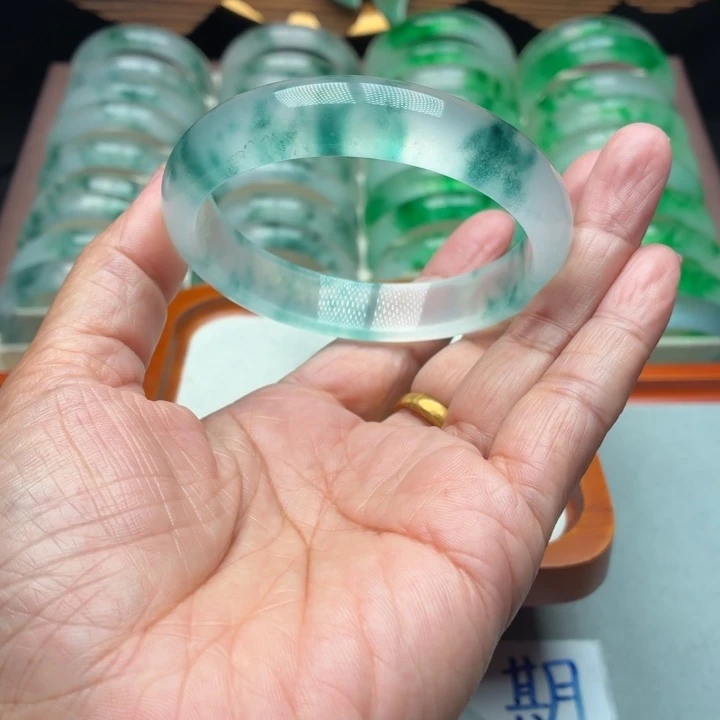 十****石英质玉未镶嵌手镯