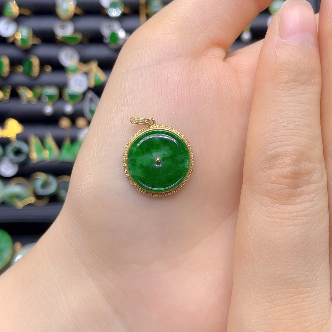 翡翠18K金镶嵌颈饰c****?天然翡翠