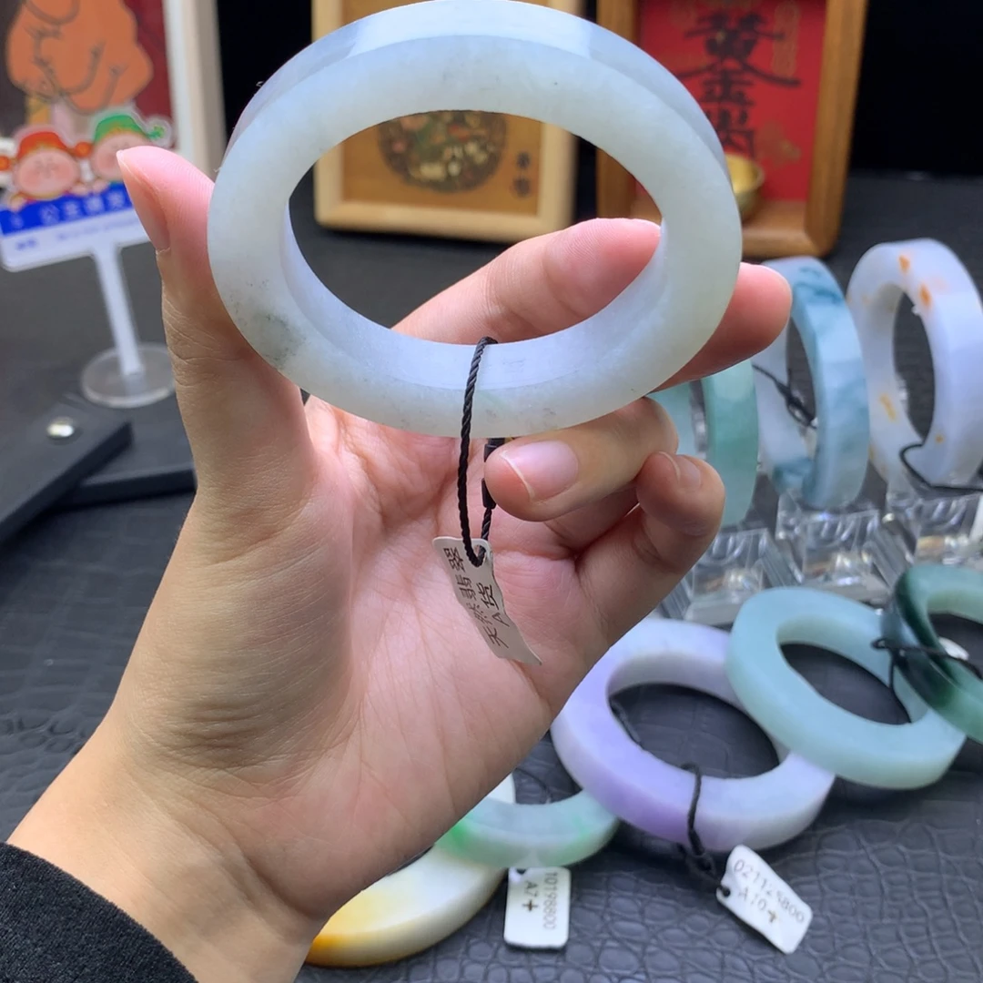 定制翡翠未镶嵌翡翠手镯