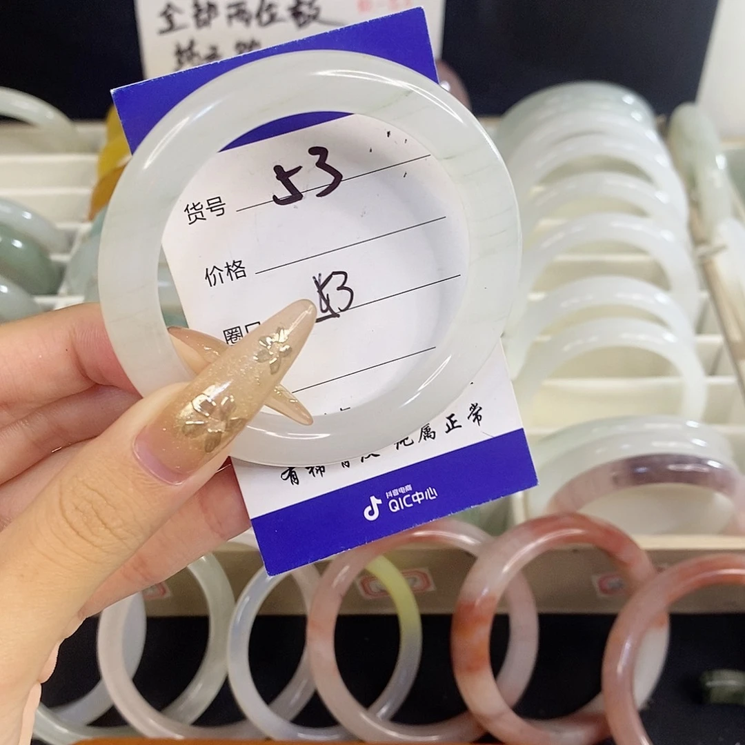 未镶嵌手镯石英质玉