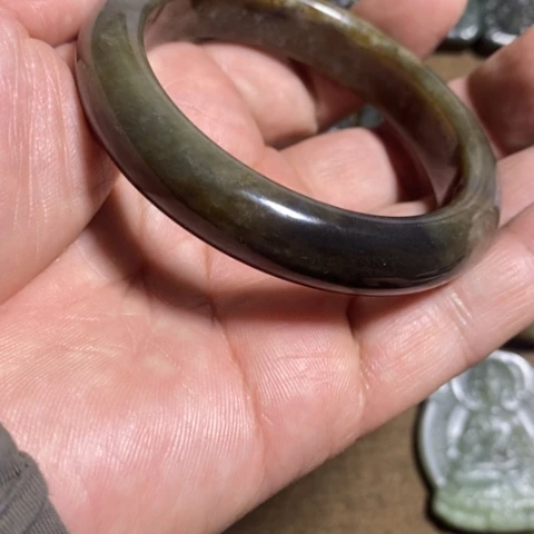 和田玉未镶嵌手镯