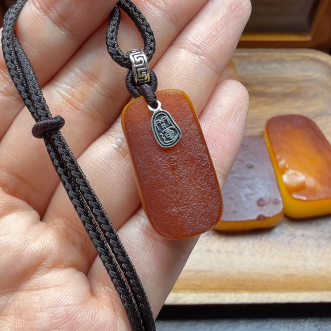 琥珀吊坠(赠链)未镶嵌