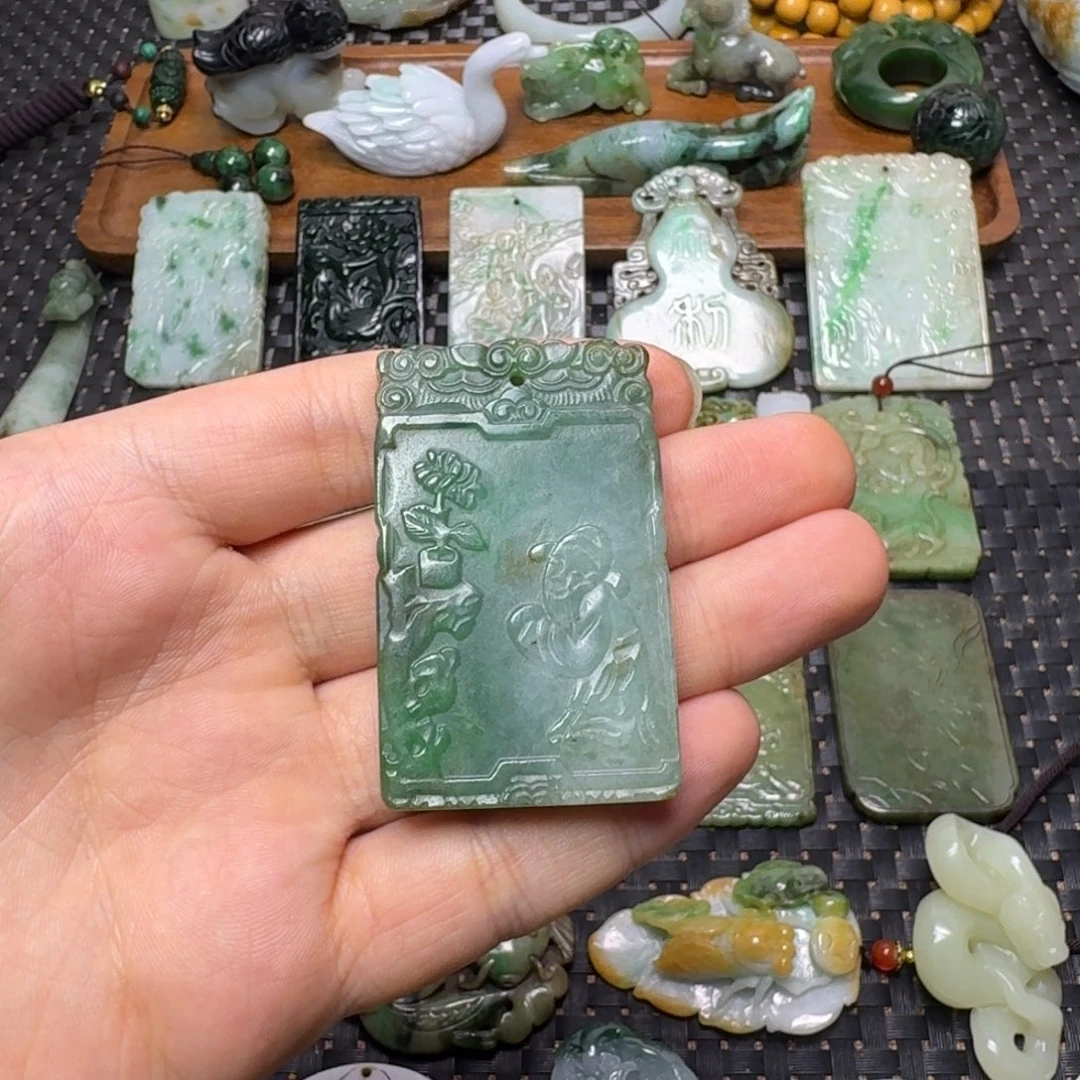 阿***丑颈饰未镶嵌翡翠翡翠颈饰未镶嵌