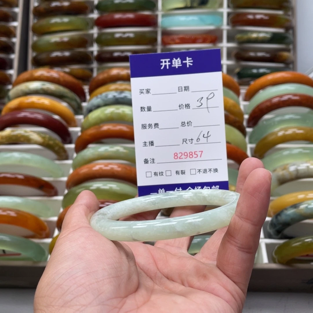 蛇纹石玉未镶嵌手镯甜*蜜