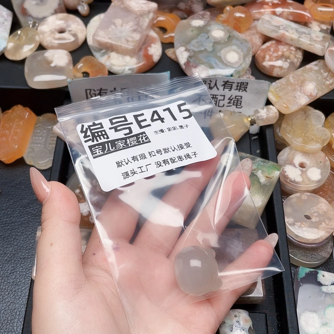 玛瑙/玉髓颈饰银S925镀金镶嵌九***祥