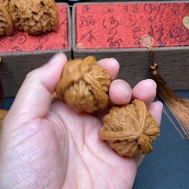 我***吗文玩核桃把件白奔