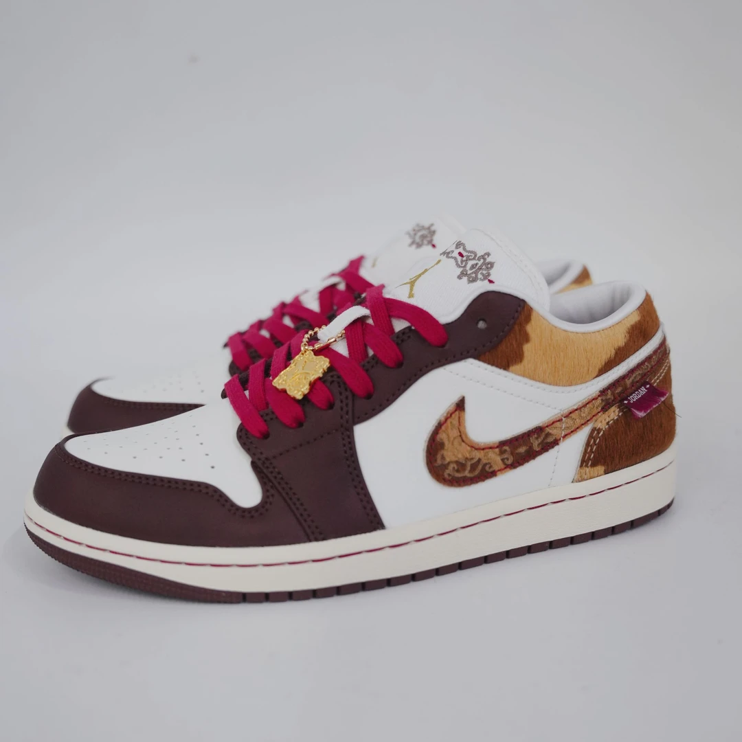 【耐克/双旦礼】NIKE男子AJ1马年红品马年限定低帮板鞋IQ5321-121