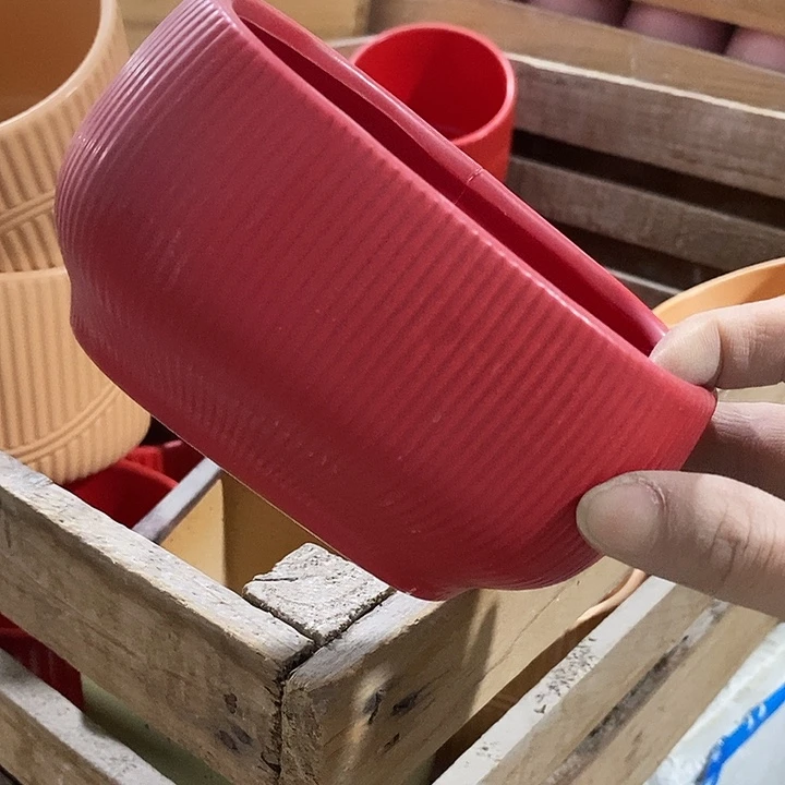 陶盆有孔 瑕疵针孔漏釉介意勿拍外口 13*8外高7.5