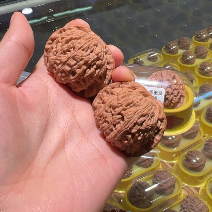 文玩核桃把件白狮子