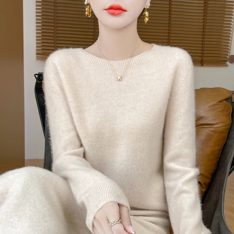 秋冬圆领长袖针织衫纯色气质外出毛衣新款时尚洋气百搭过冬女装