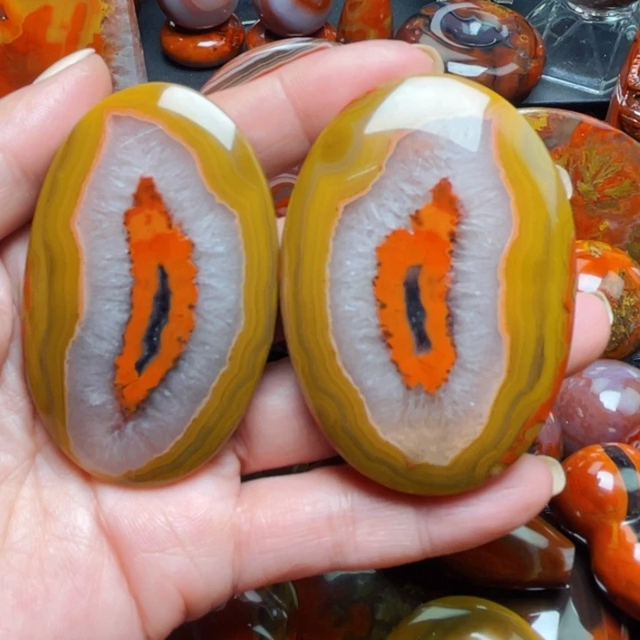 玛瑙/玉髓战国红玛瑙挂件未镶嵌春**煦