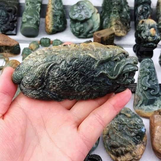 未镶嵌岫岩河磨玉（透闪石质玉）把件