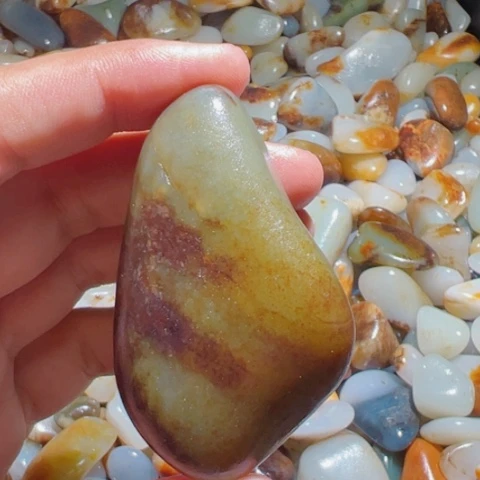 和田玉未镶嵌珠宝奇石66.6克