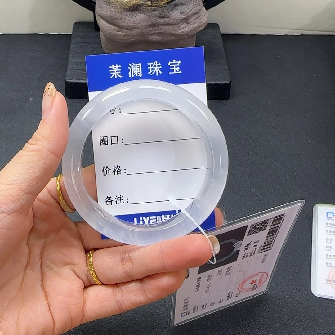 加***毯石英质玉未镶嵌手镯