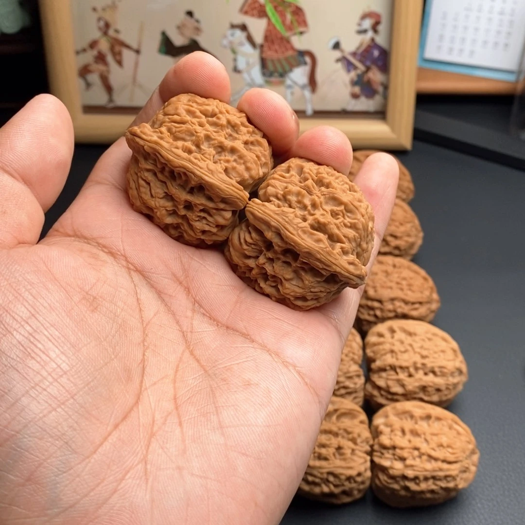 文玩核桃把件快**哥好运南将石文玩核桃