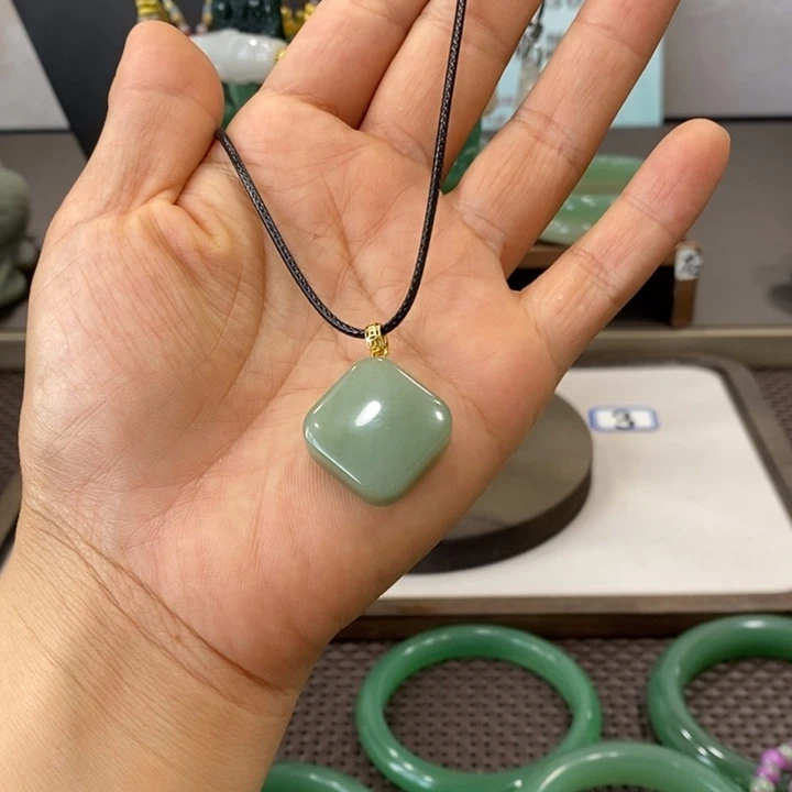 东陵石未镶嵌颈饰