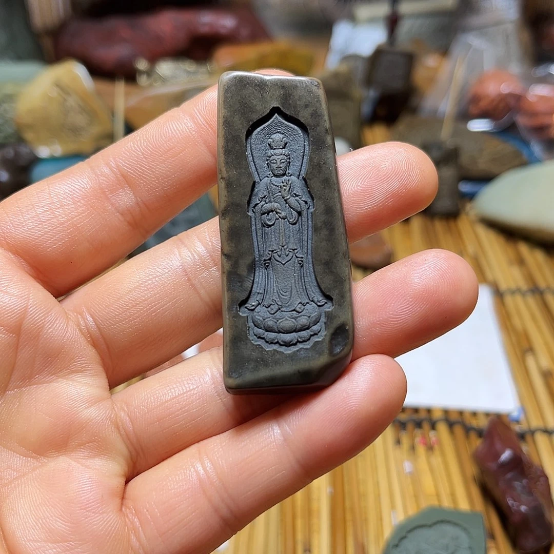 16 新疆原石雕刻手把件，