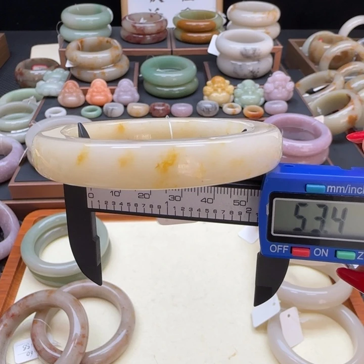 石英岩玉未镶嵌手镯