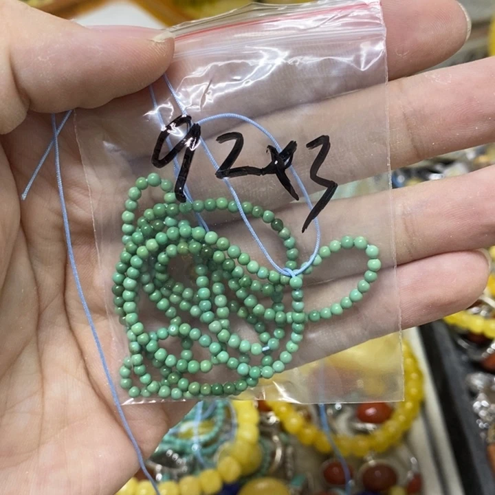 卿***郁未镶嵌蜜蜡裸石串