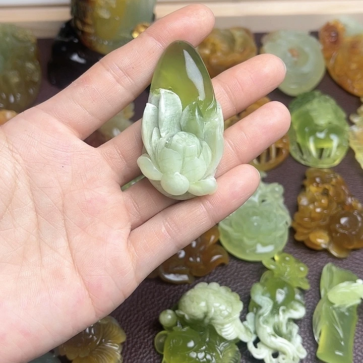 蛇纹石玉颈饰未镶嵌