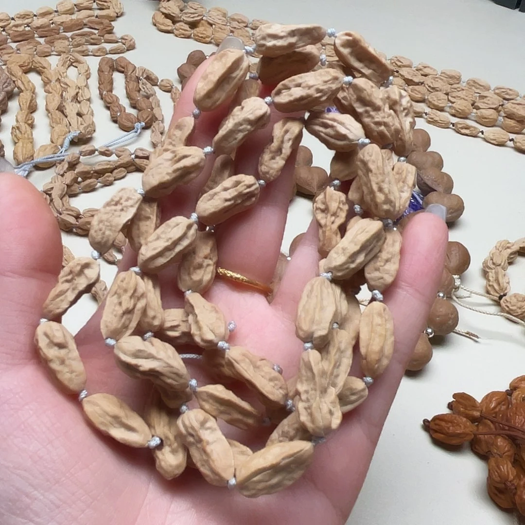 好***安手串桃核异形脖挂