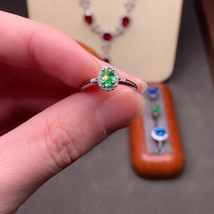 戒指银S925镶嵌石榴石（沙弗莱）