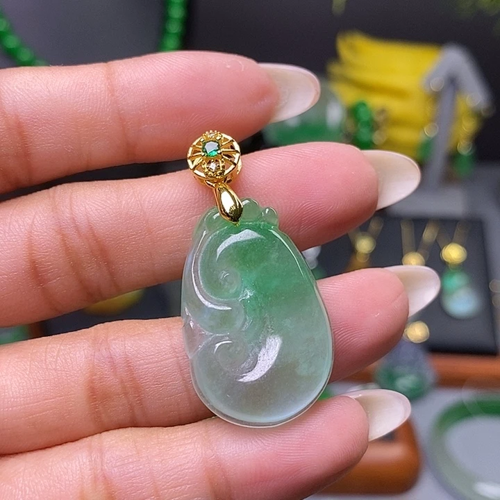 吊坠(赠链)未镶嵌翡翠