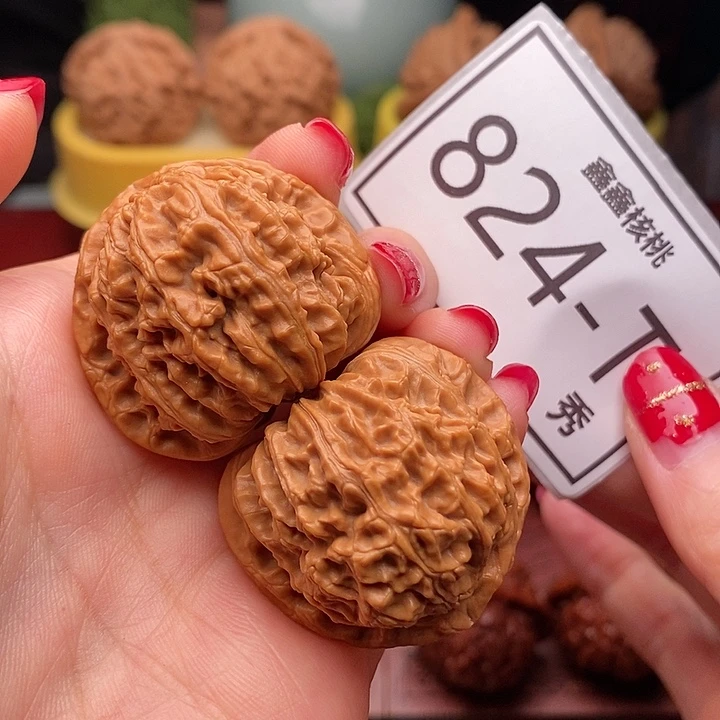 桃核把件白狮子37……