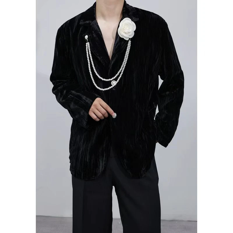 走秀款高级感褶皱丝绒西装男小众珍珠山茶花胸针装饰轻奢男模西服