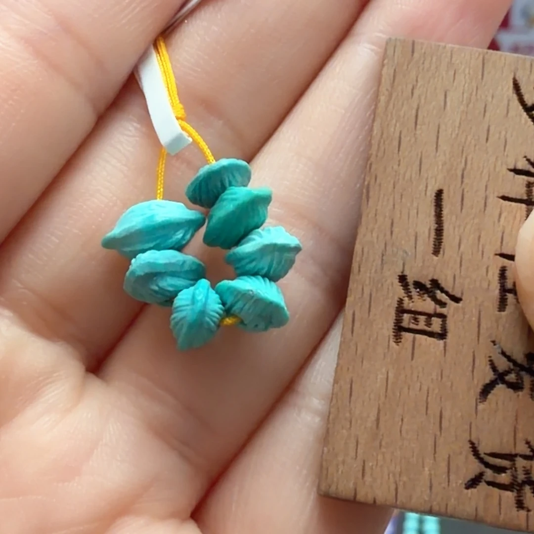 绿松石未镶嵌颈饰