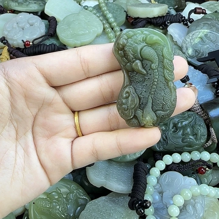 和田玉未镶嵌颈饰