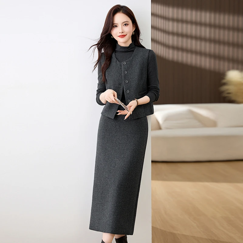 小香风套装2025新款超火春装开春穿搭打底衫马甲半身裙三件套