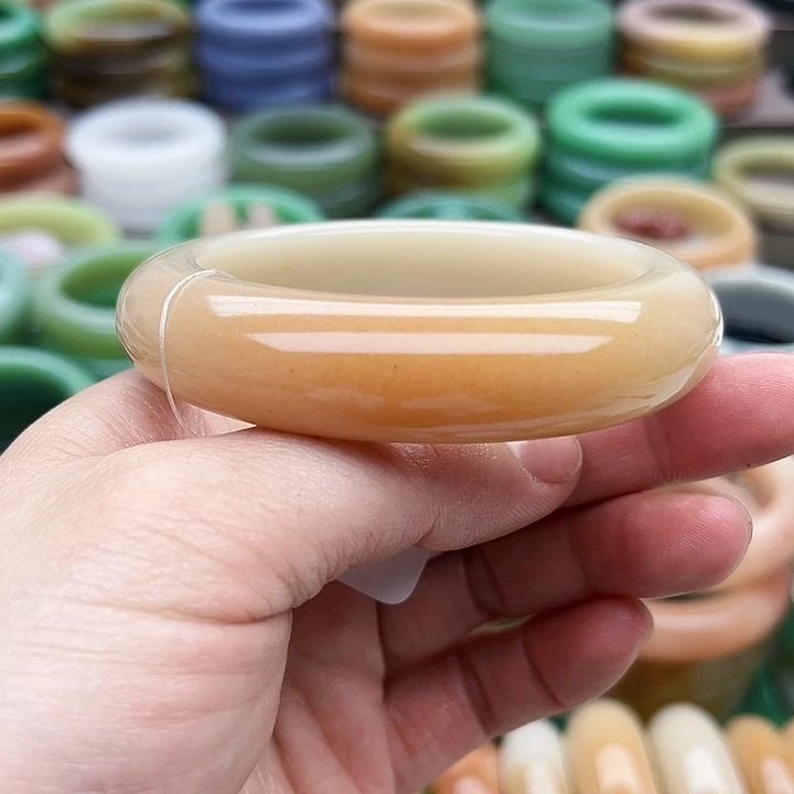 未镶嵌手镯（圆镯）石英质玉