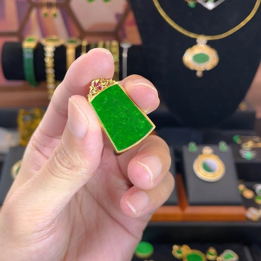 吊坠(赠链)18K金镶嵌翡翠