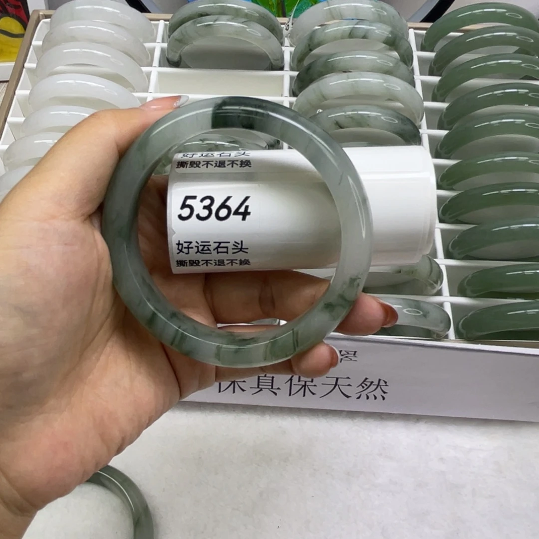 石英质玉未镶嵌手镯5364