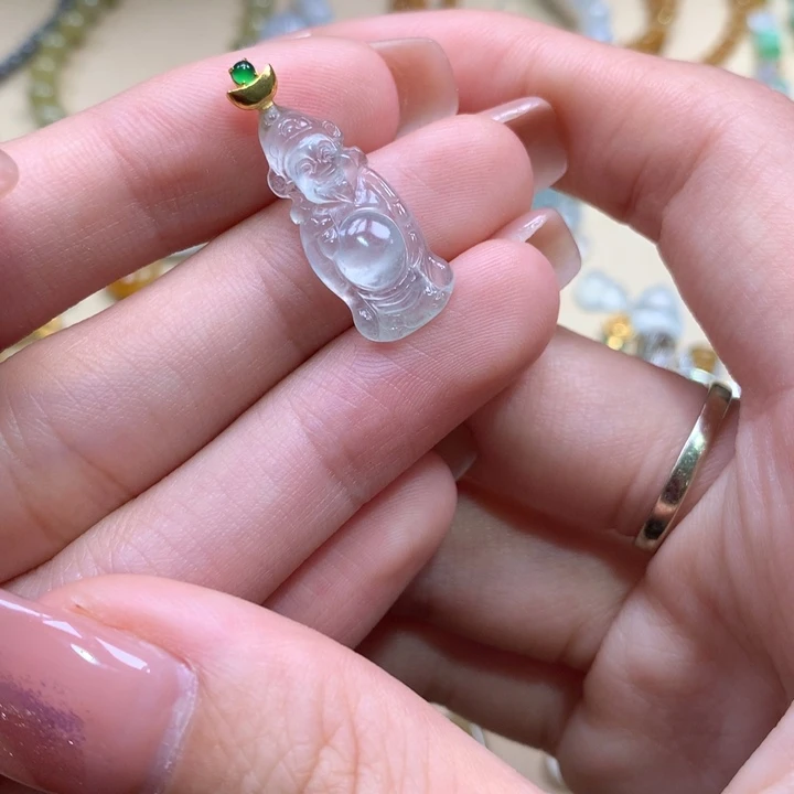 翡翠18K金镶嵌颈饰财神