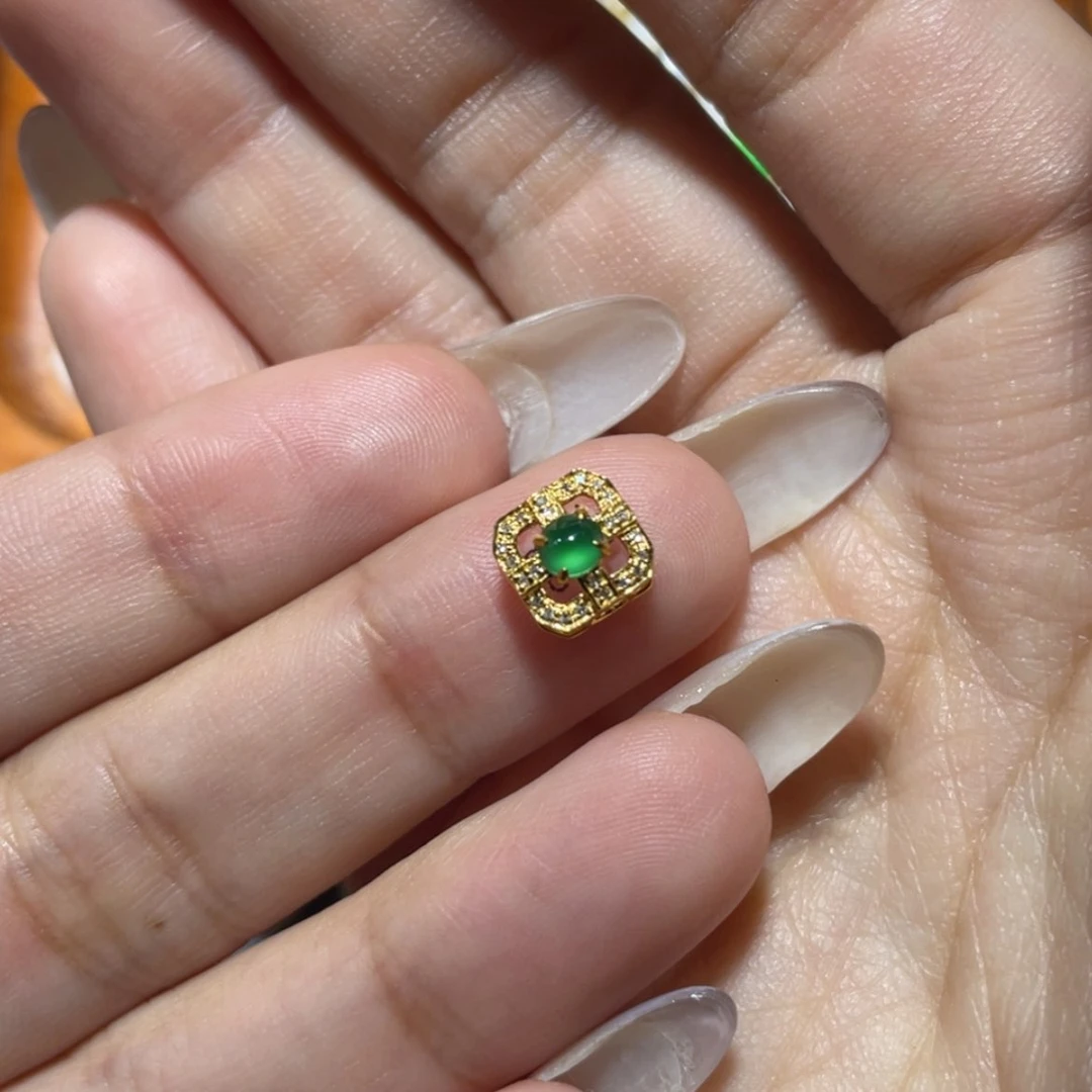 【闪购商品】颈饰18K金镶嵌翡翠