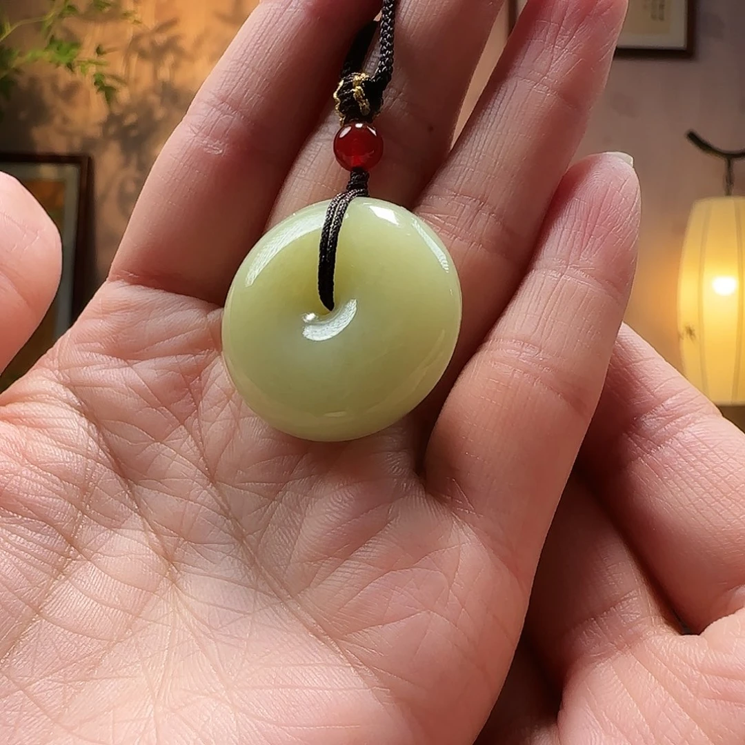 和田玉18K金镶嵌颈饰