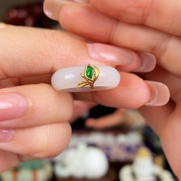 和田玉18K金镶嵌颈饰18