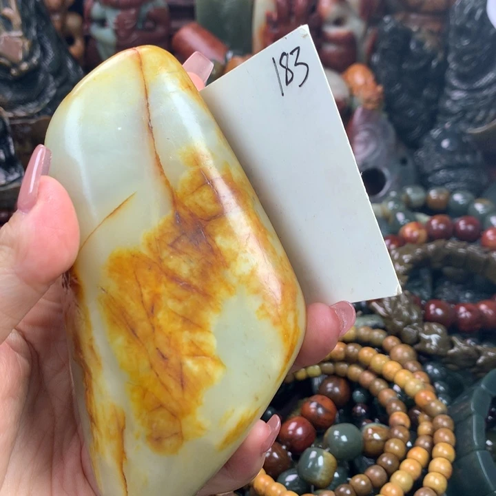 透闪石质玉未镶嵌珠宝奇石