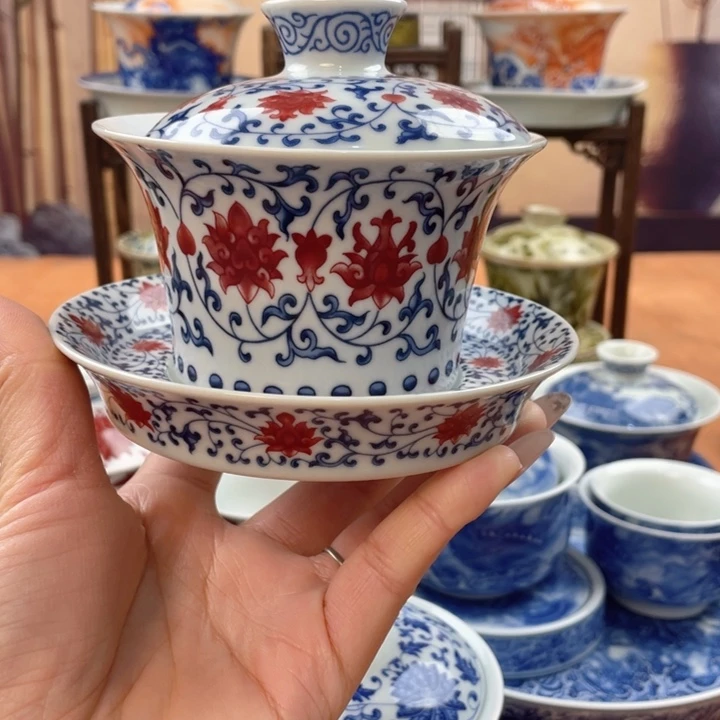 陶摆件青花釉里红缠枝莲马蹄盖碗
