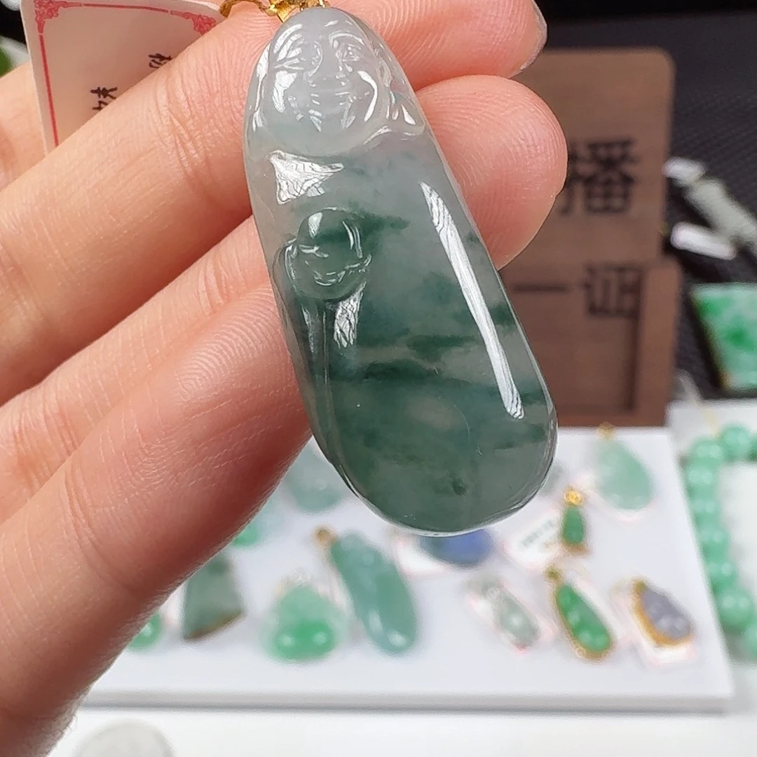 翡翠18K金镶嵌颈饰