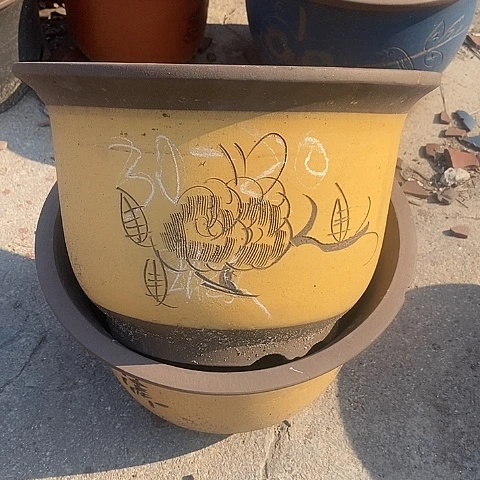 中国宜兴紫砂花，