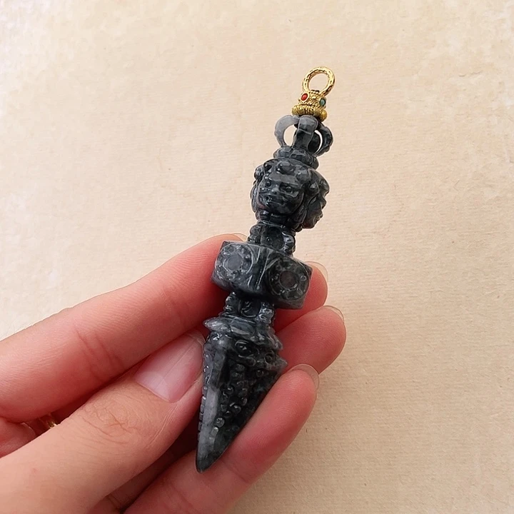 翡翠未镶嵌颈饰挂件