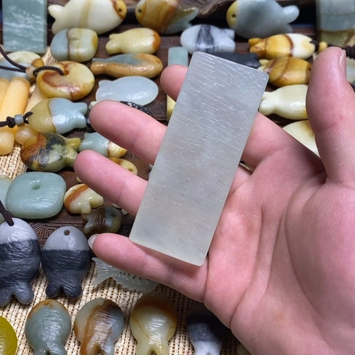 好***7蛇纹石玉未镶嵌颈饰