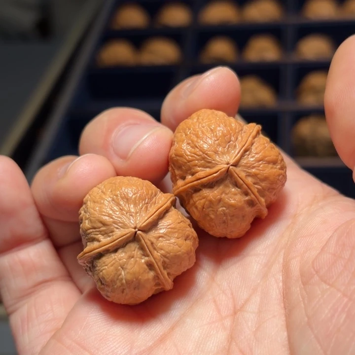 文玩核桃吊坠三棱7467