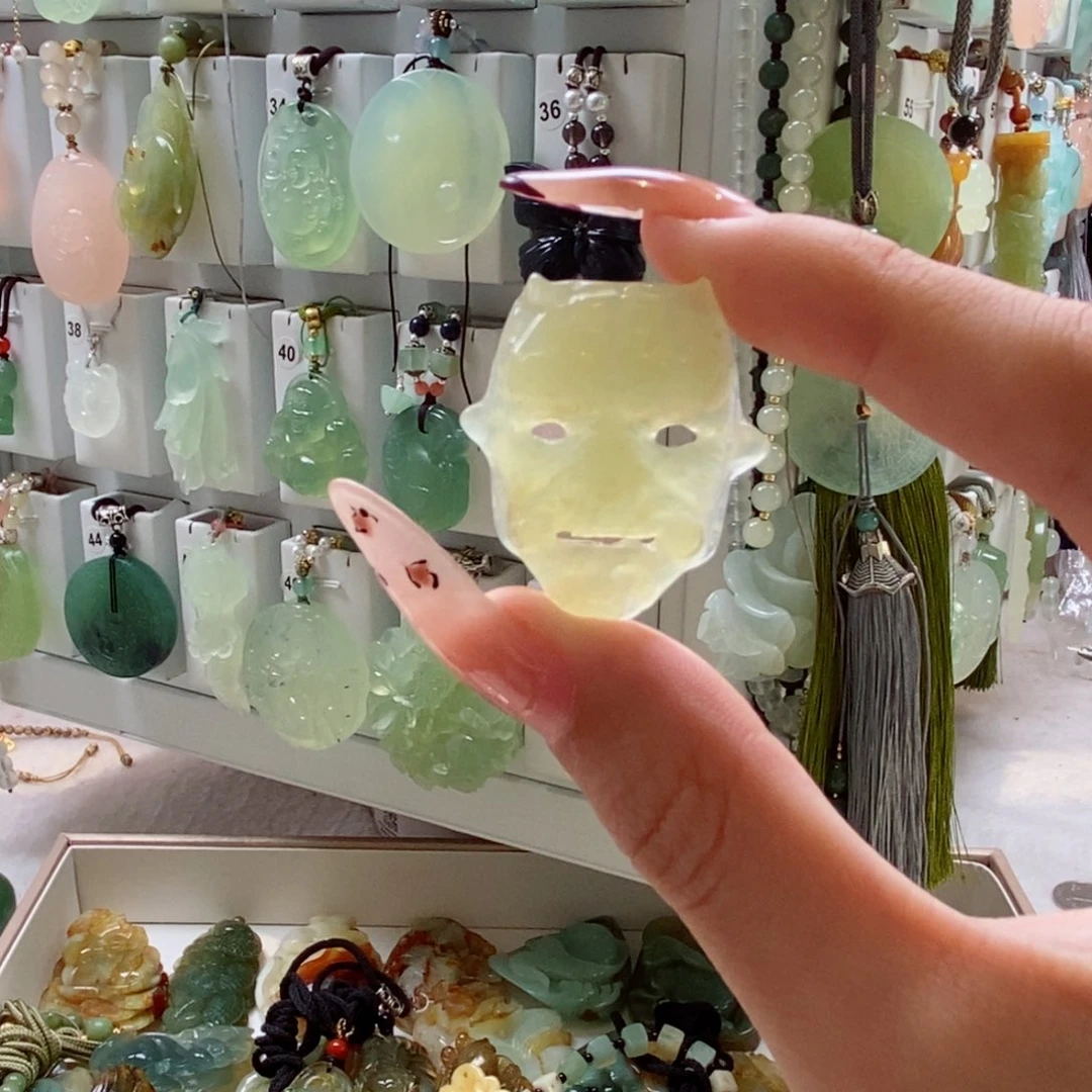 蛇纹石玉未镶嵌颈饰