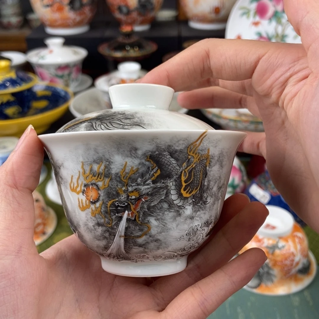 陶瓷的设计师是一个人