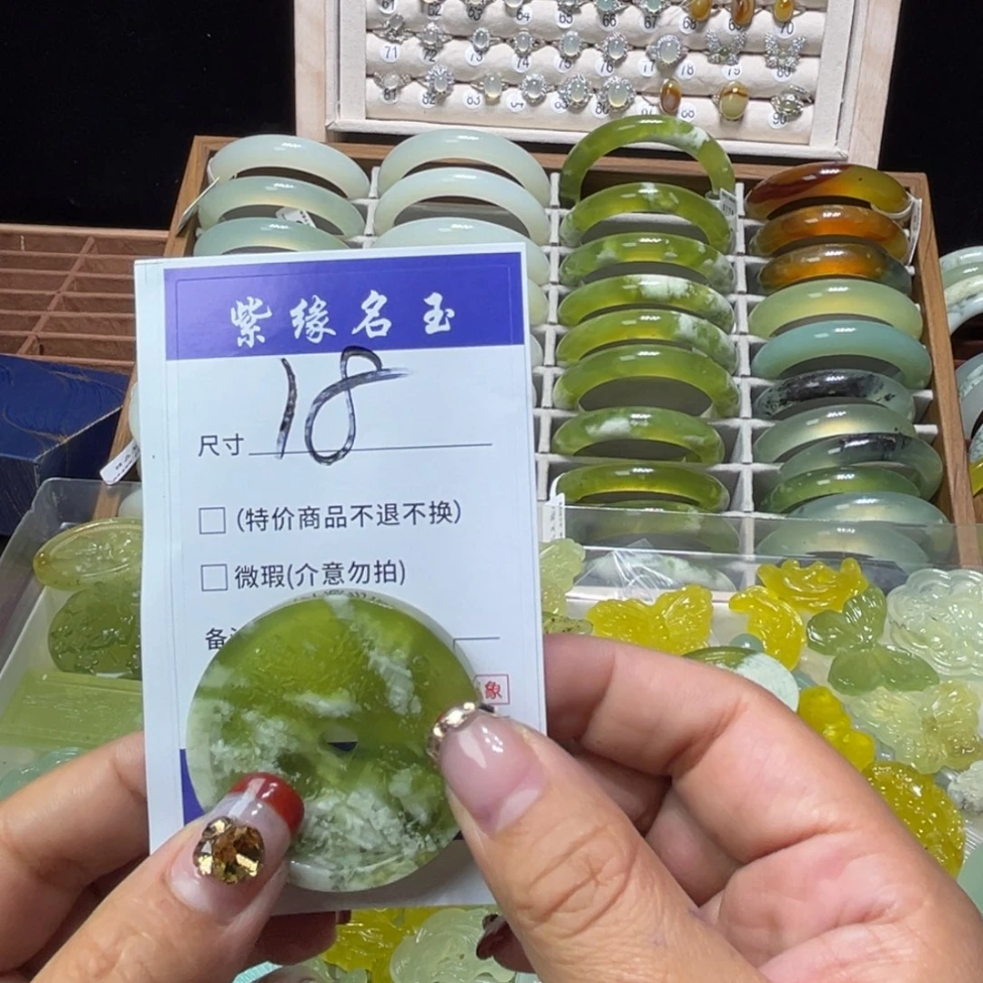 墨***钰蛇纹石玉未镶嵌颈饰