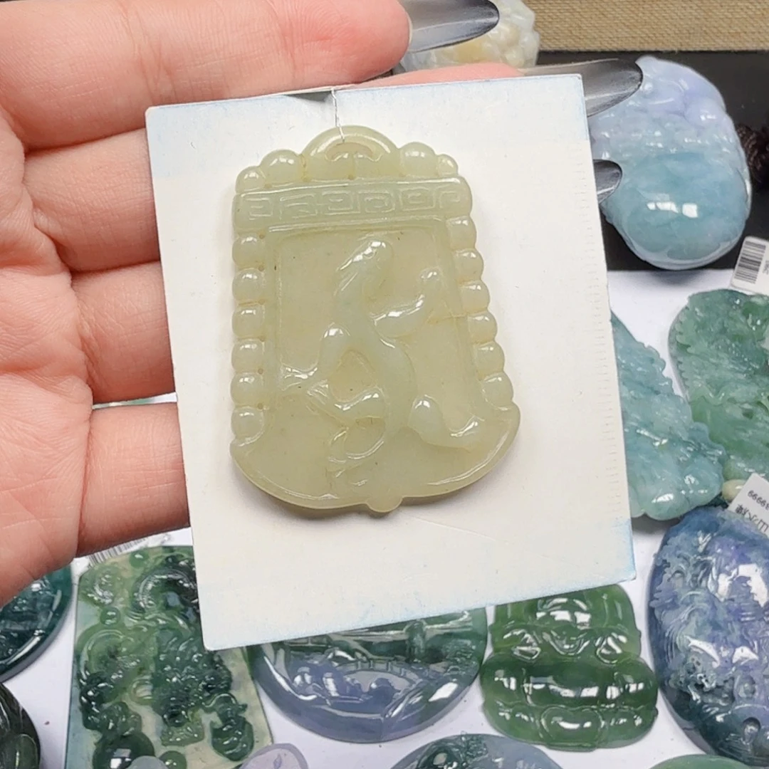 翡翠未镶嵌挂件翡翠